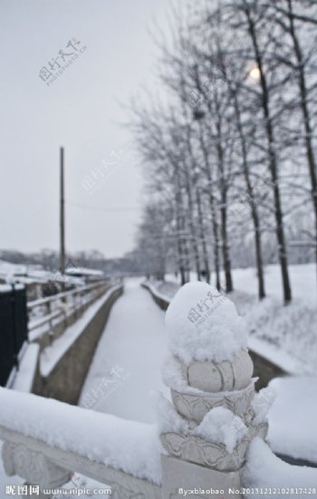 颐和园西门外雪景图片