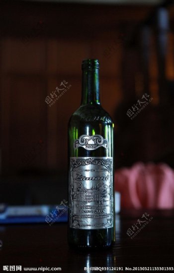 古典红酒瓶酒实物照片图片