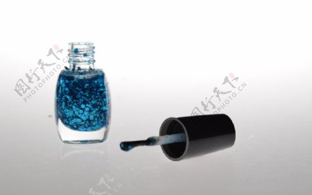 蓝色指甲油产品摄影图片