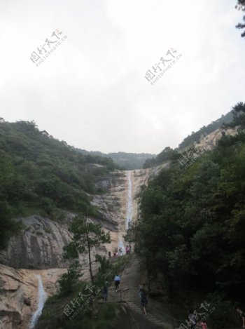 黄山情人谷瀑布图片