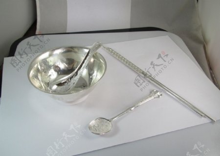 银碗筷调羹图片