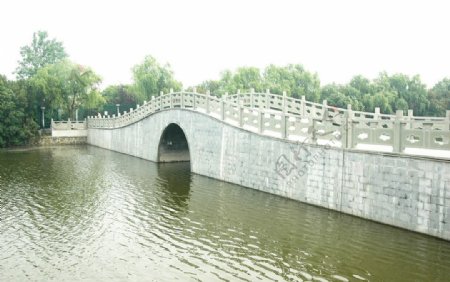 钱塘江邻江拱桥图片