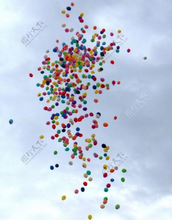 放飞气球图片