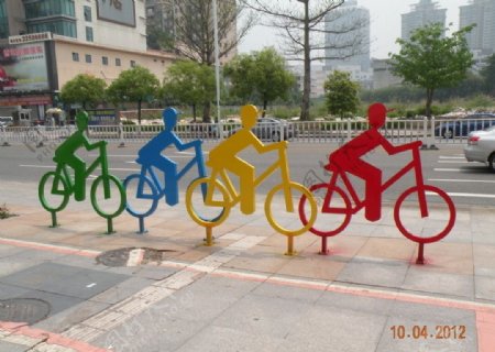 街头小品自行车运动图片