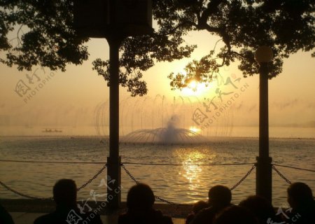杭州西湖喷泉图片