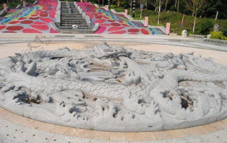 北辰山石雕龙图片