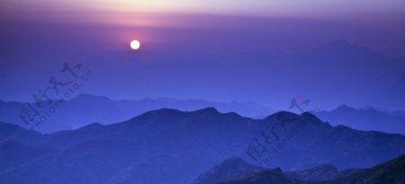 日落高山太阳图片