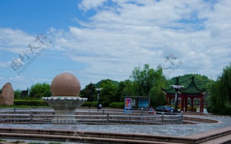 广丰县月兔广场喷泉一角图片