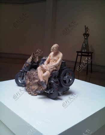 鲁迅美院雕塑展图片