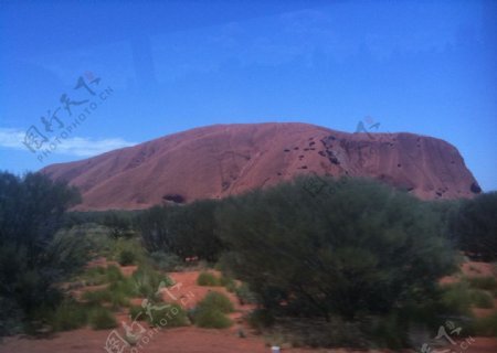 澳洲红巨石图片