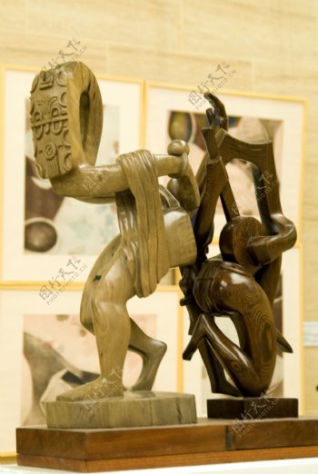 艺术展刚果木雕欢欣鼓舞图片