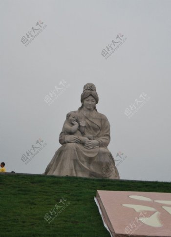 滦河母亲雕像图片