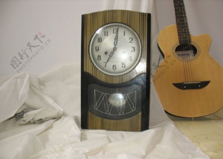 钟表与吉他图片