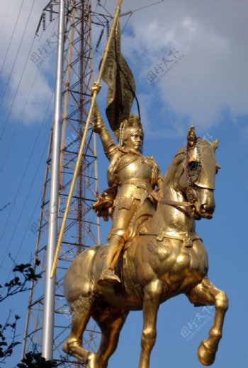 金色骑士雕像图片