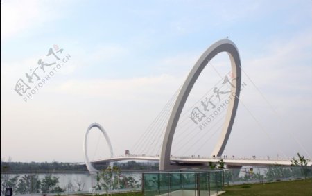 南京眼步行桥侧三图片