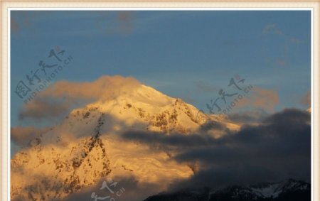 日照金山梅里雪山图片