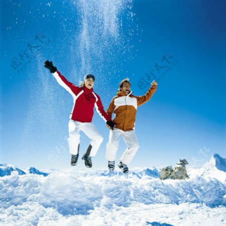 滑雪场情侣图片