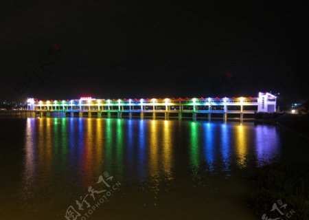 桥闸夜景图片