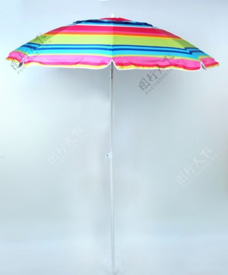 多彩条纹沙滩伞图片