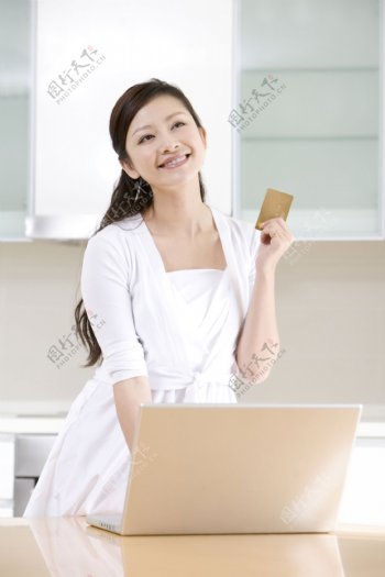 商务女白领刷卡图片
