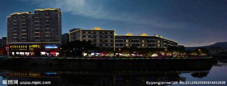 沿江河岸建筑群夜景亮化图片