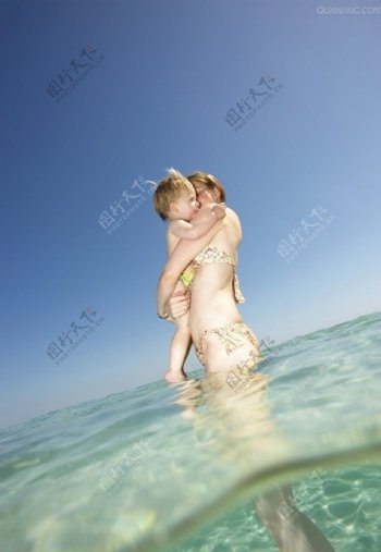 水下母子图片