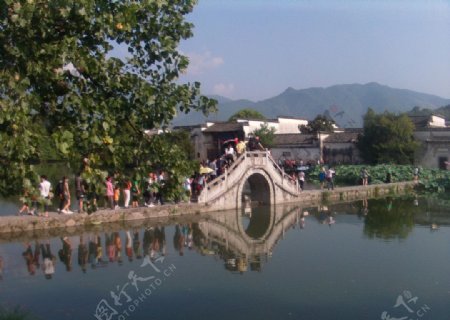 宏村荷塘拱桥图片