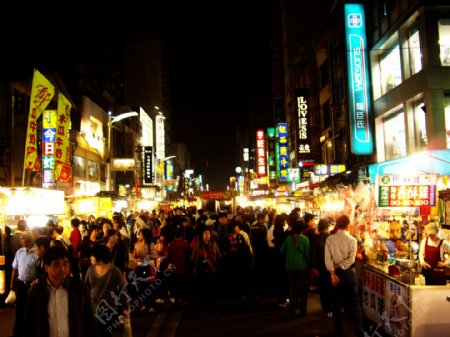 台湾六合夜市夜景图片