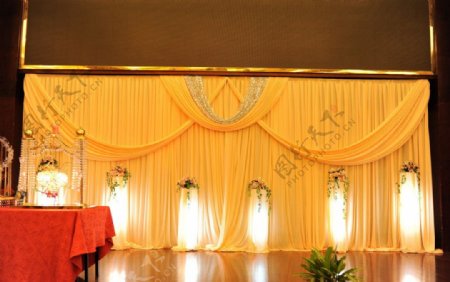 婚礼背景布置图片