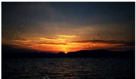 抚仙湖夕阳图片