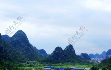 桂林琴潭山峰图片
