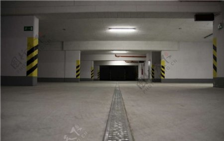 地下停车场图片