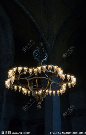 圣索菲亚大教堂里的大吊灯图片