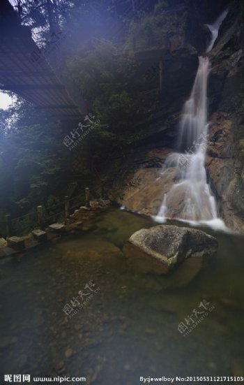 大明山瀑布图片
