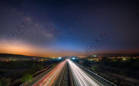 高速夜景图片