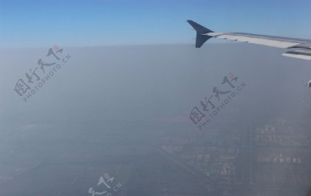 航空摄影雾霾分界线图片