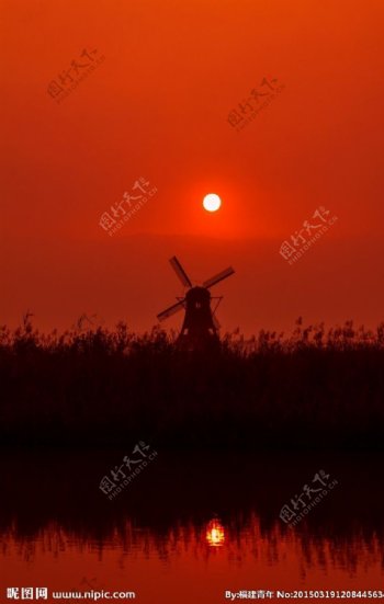 湿地夕阳红图片
