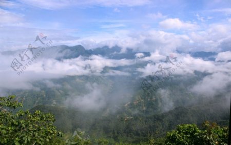 云绕山间越南边境图片