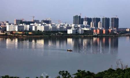 湘江边上的城市图片