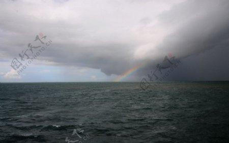 琼州海峡海上彩虹图片