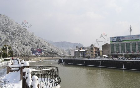 磐安城宾路电影院雪景图片