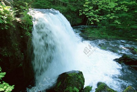 自然山水瀑布图片