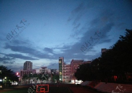 龙华中学夜景图片