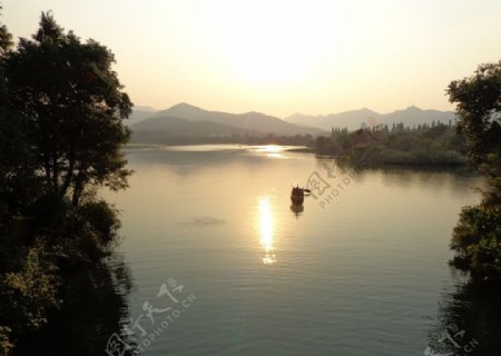 西湖落日海景图片