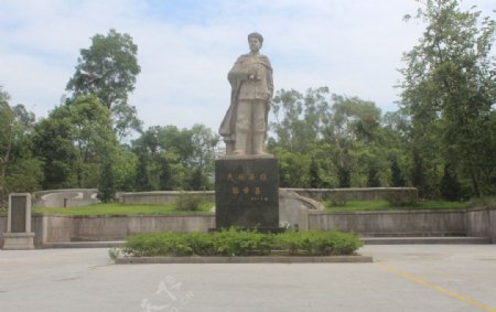 邓世昌雕像图片