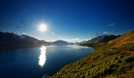 新西兰南部的瓦卡蒂普湖图片