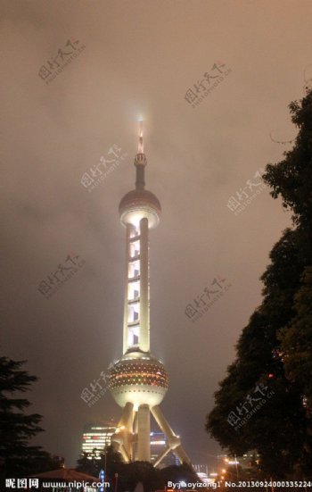 东方明珠塔夜景图片