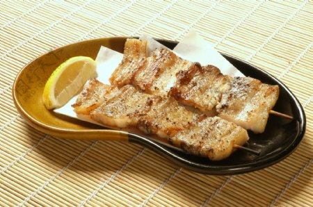 日式日本料理串烧五花肉图片