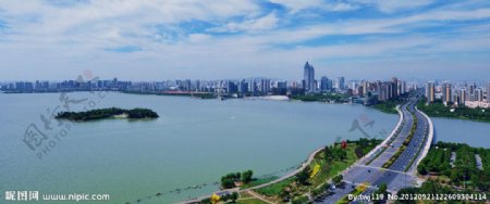 苏州工业园区金鸡湖大桥宽幅日景图片