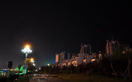 江畔夜景图片